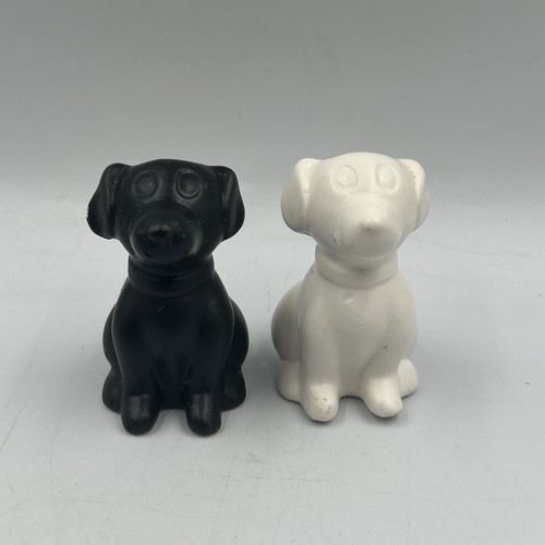 Black white dog salt - black,